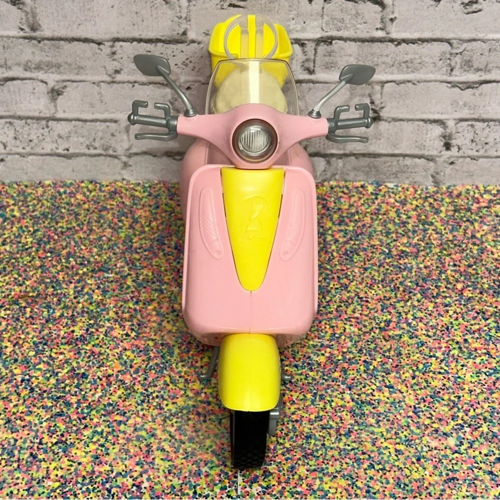 Barbie 2016 Vespa Scooter Moped Motorcycle Bike Basket Pink & Yellow